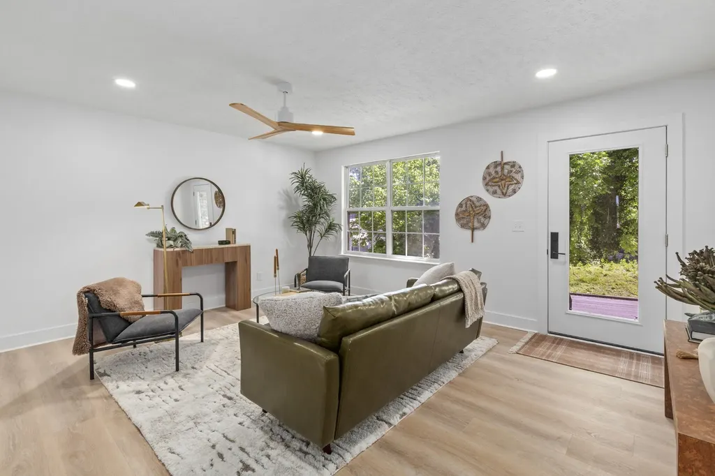 2111 A 14th Ave, N Nashville TN 37208