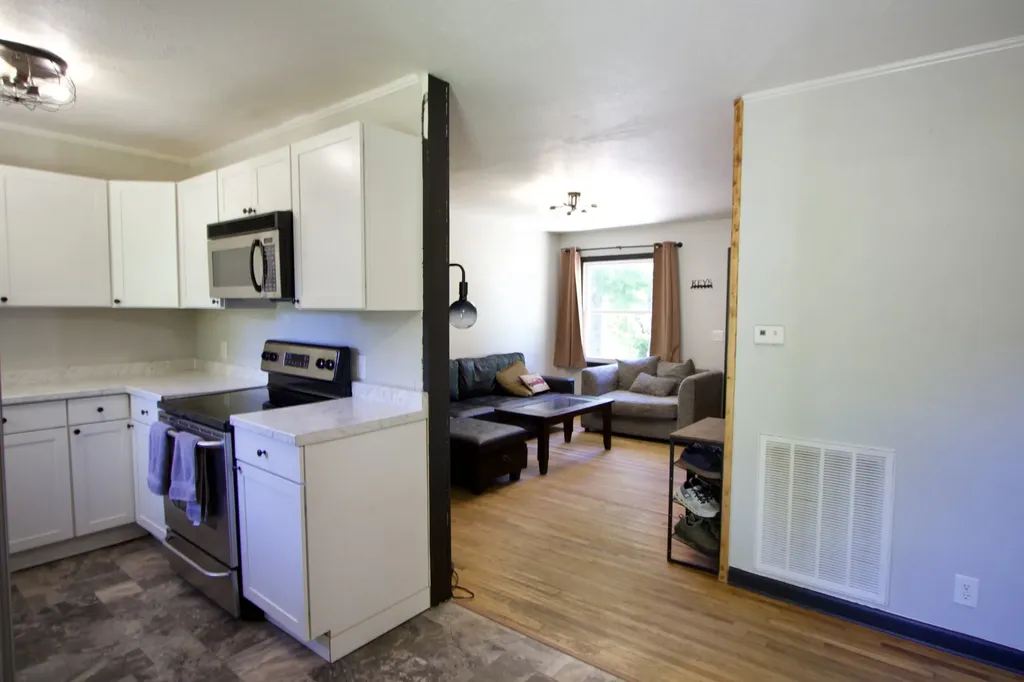 10135 W Oak Drive Bon Aqua TN 37025