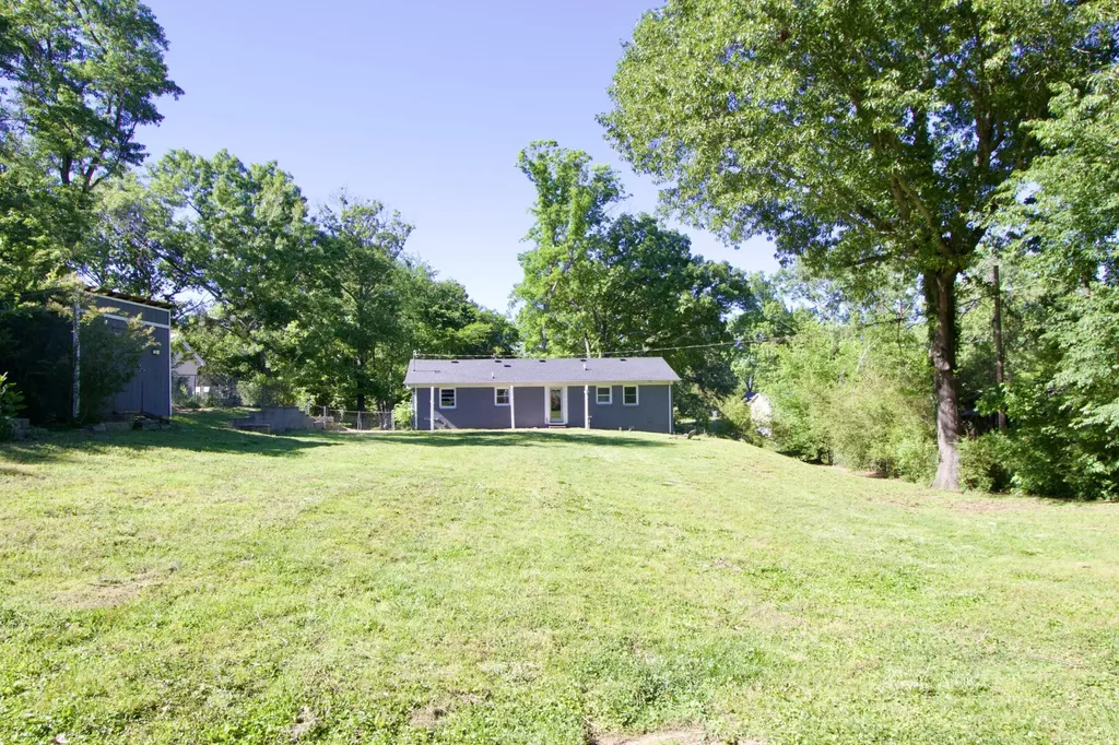 10135 W Oak Drive Bon Aqua TN 37025