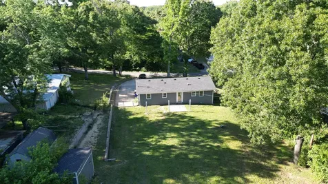 10135 W Oak Drive Bon Aqua TN 37025