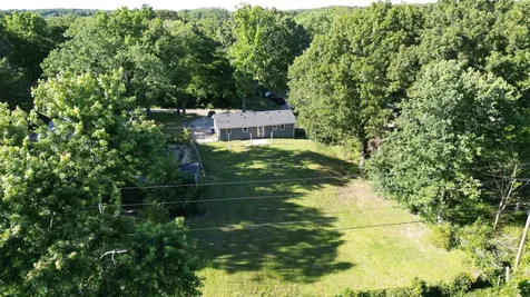 10135 W Oak Drive Bon Aqua TN 37025