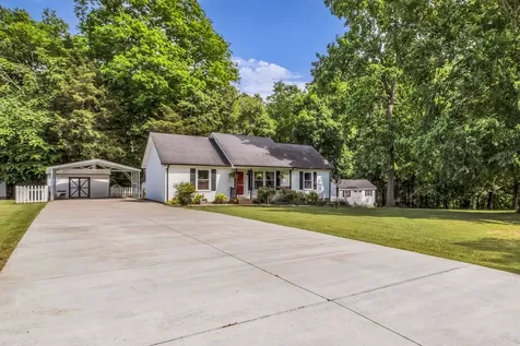 2017 Shawnee Lane Greenbrier TN 37073