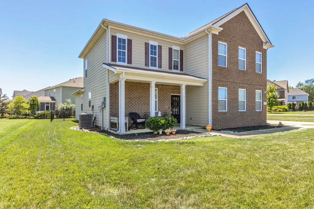 3713 Sweetbriar Avenue Murfreesboro TN 37128