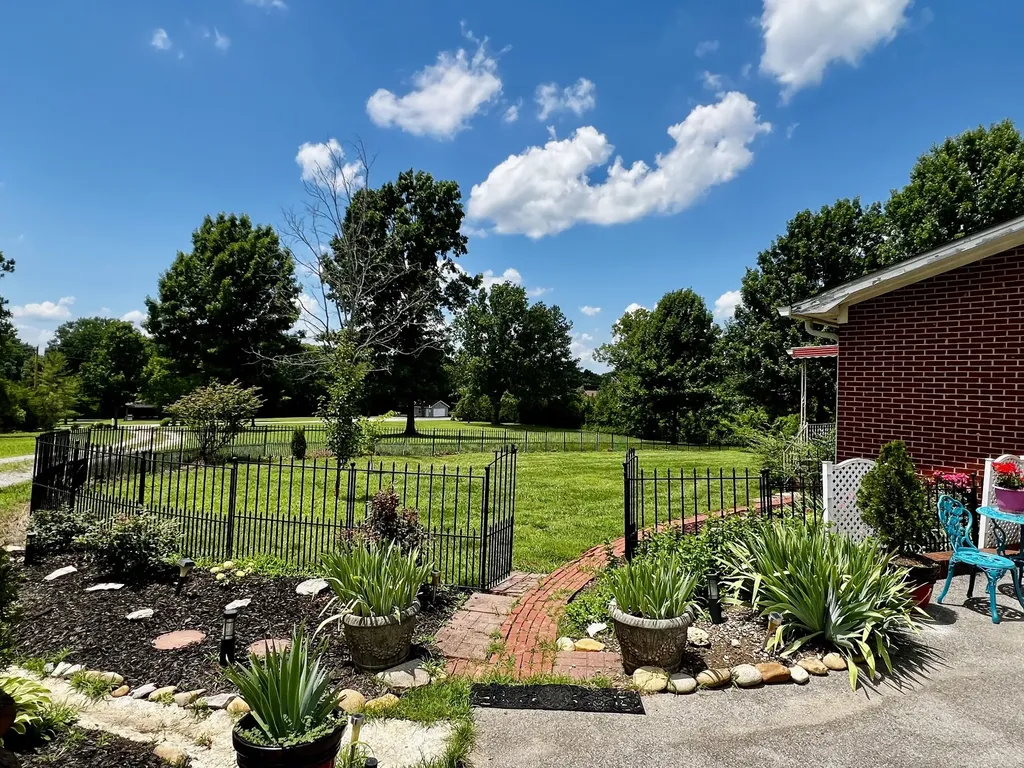 1057 S Ellington Parkway Lewisburg TN 37091
