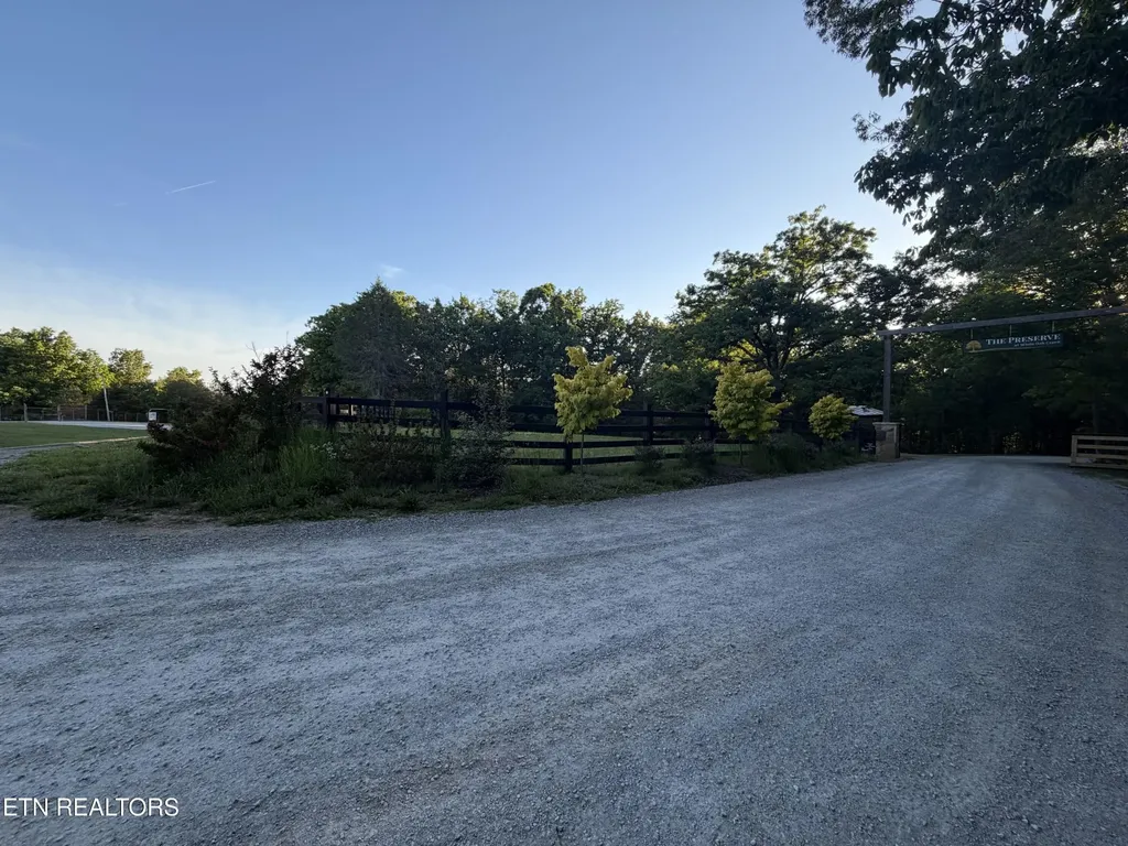 68 Black Bear Lane Sunbright TN 37872