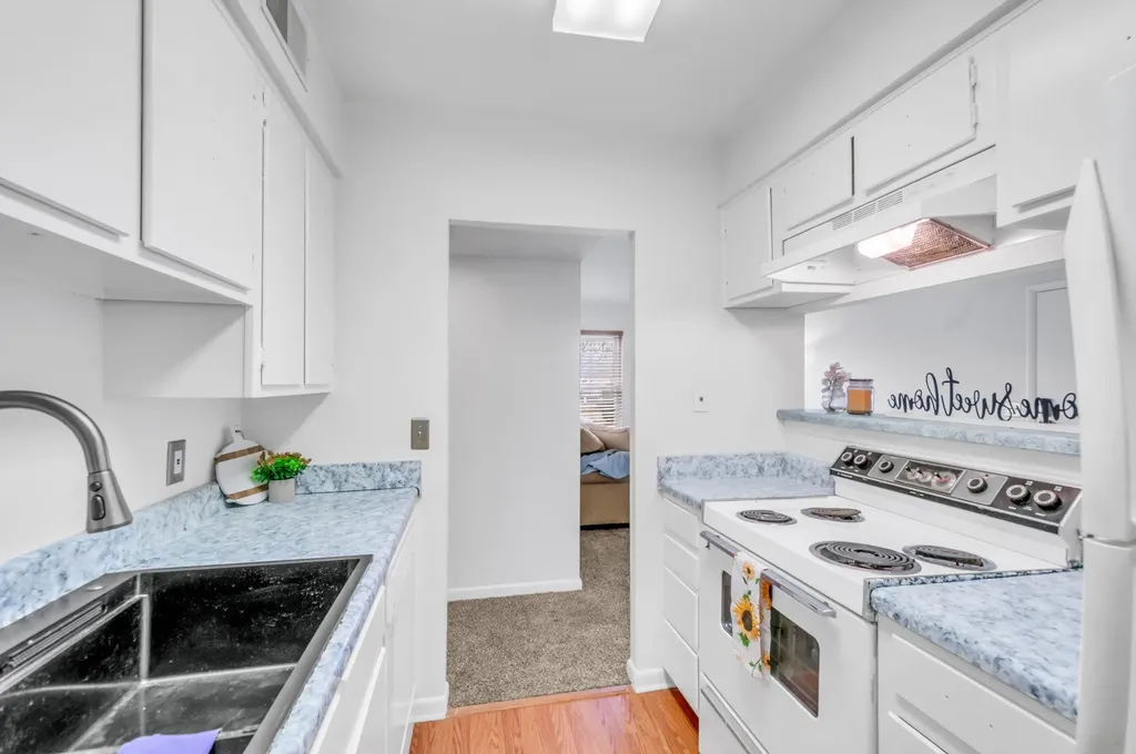 810 Bellevue Nashville TN 37221