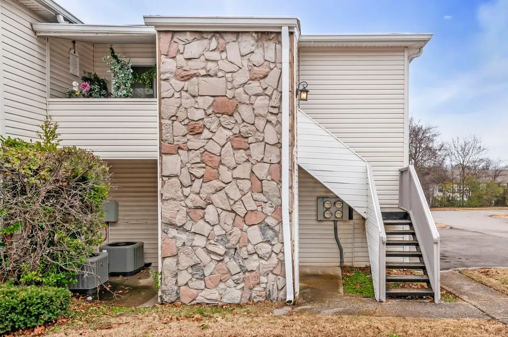 810 Bellevue Nashville TN 37221