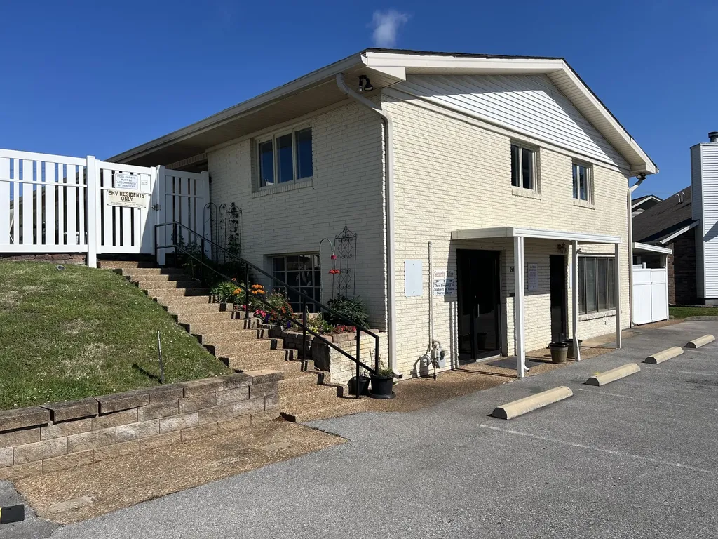 207 Village Cir, W Dickson TN 37055