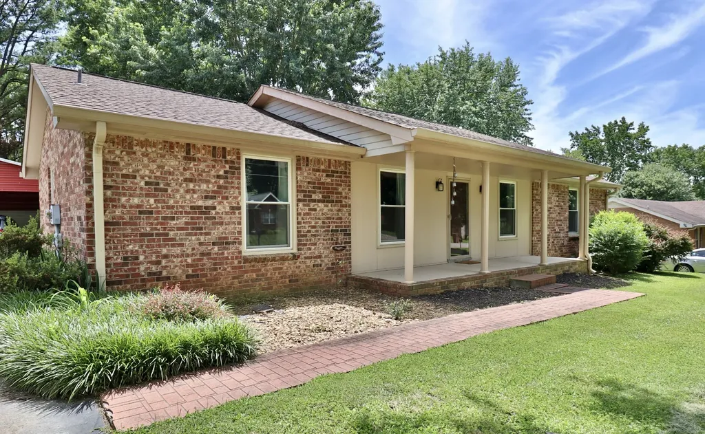 2317 Woodmont Drive Springfield TN 37172