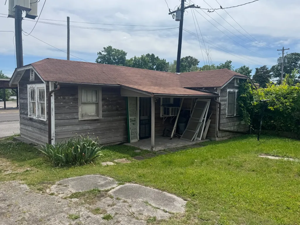 223 N Main Street Dickson TN 37055
