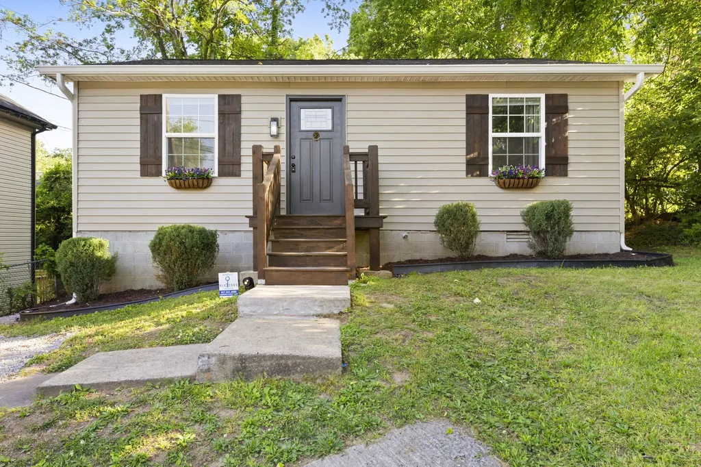 1206 Cedar Street Clarksville TN 37040