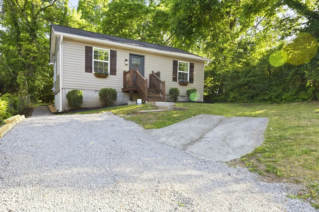 1206 Cedar Street Clarksville TN 37040