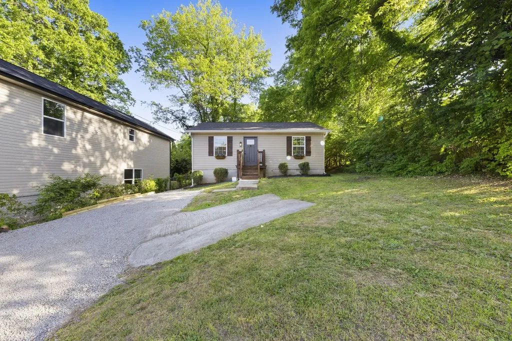 1206 Cedar Street Clarksville TN 37040