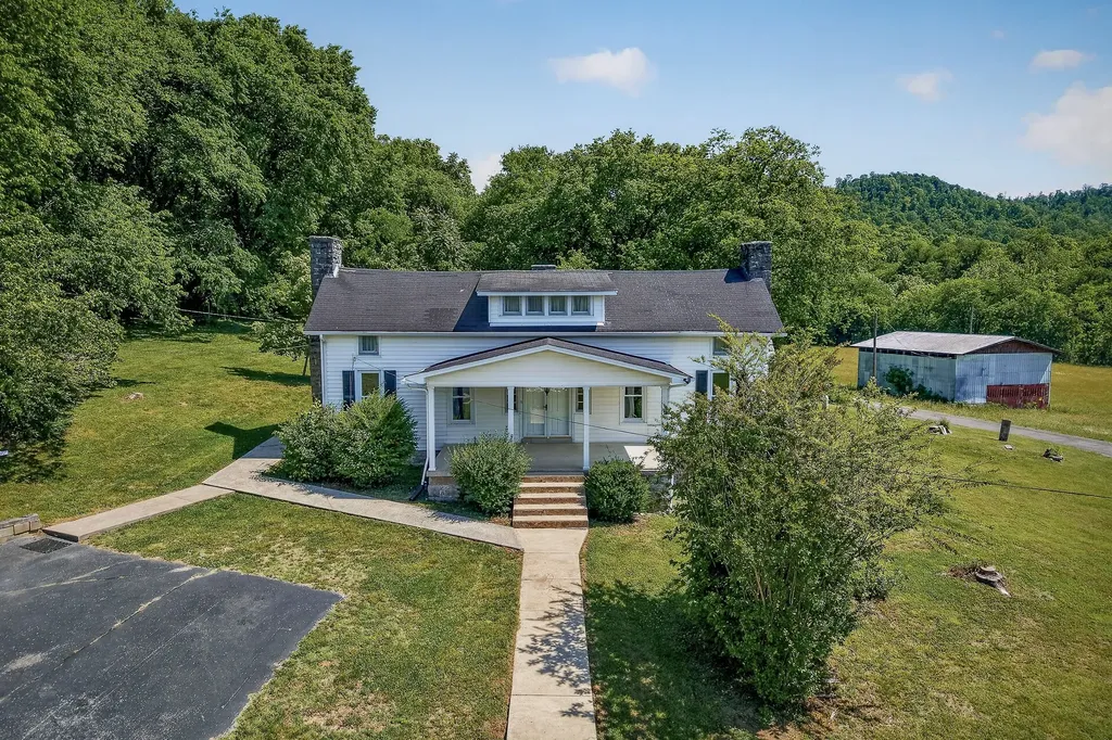 914 Wartrace Highway Pleasant Shade TN 37145