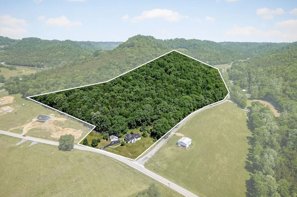 914 Wartrace Highway Pleasant Shade TN 37145