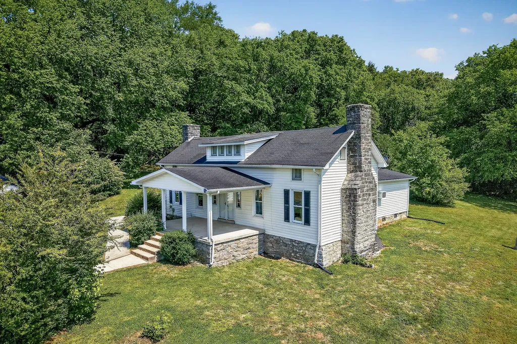 914 Wartrace Highway Pleasant Shade TN 37145