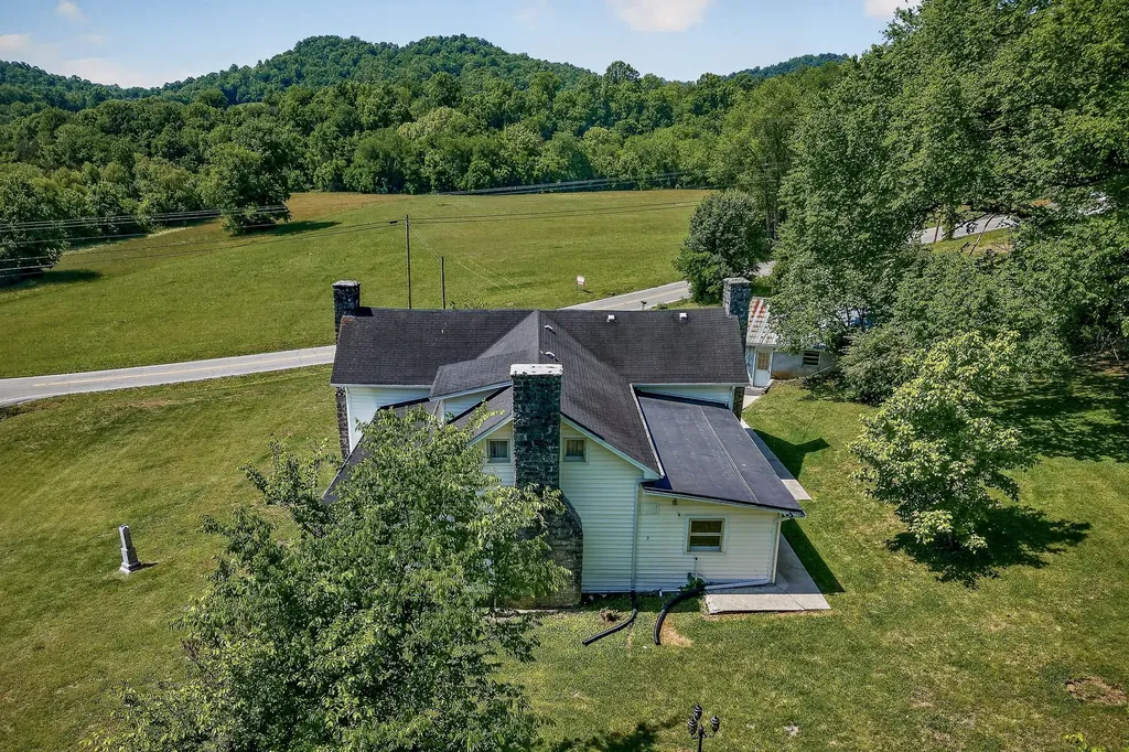 914 Wartrace Highway Pleasant Shade TN 37145