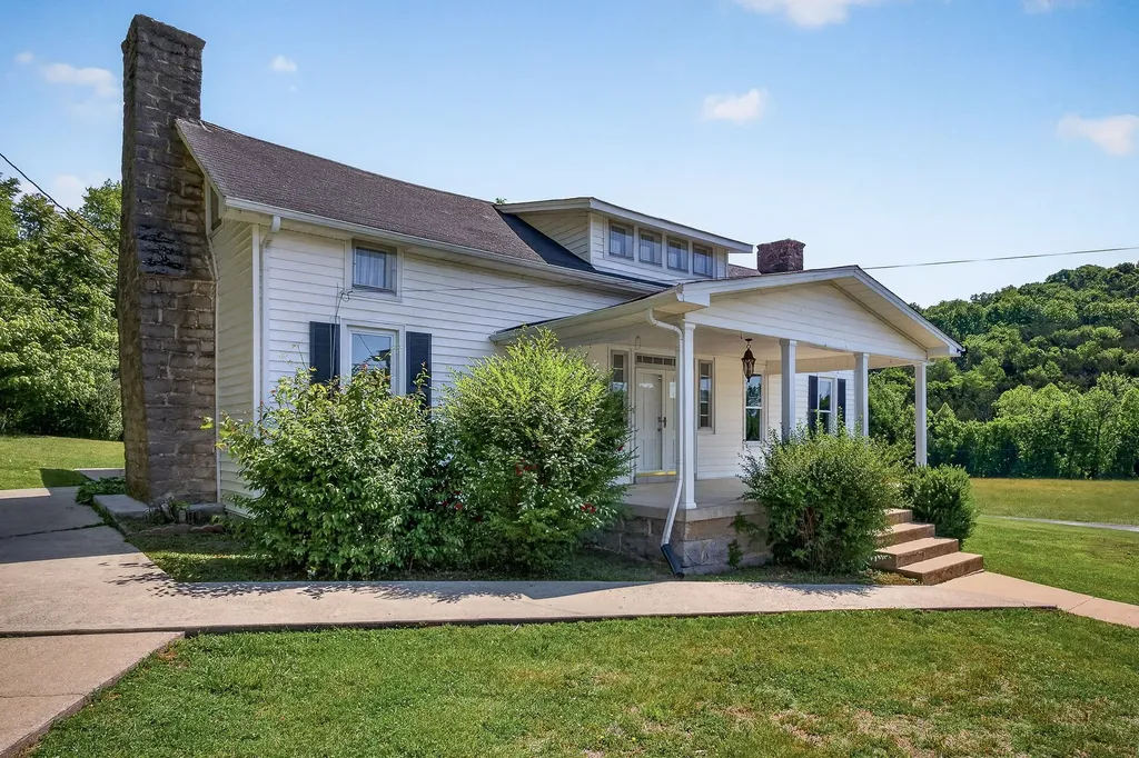 914 Wartrace Highway Pleasant Shade TN 37145