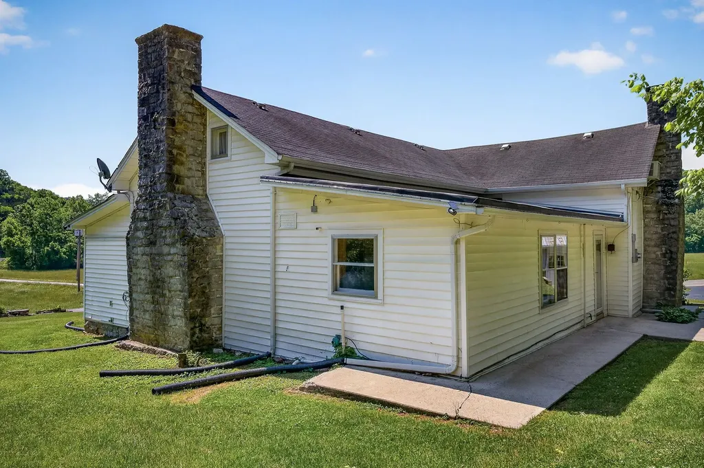 914 Wartrace Highway Pleasant Shade TN 37145