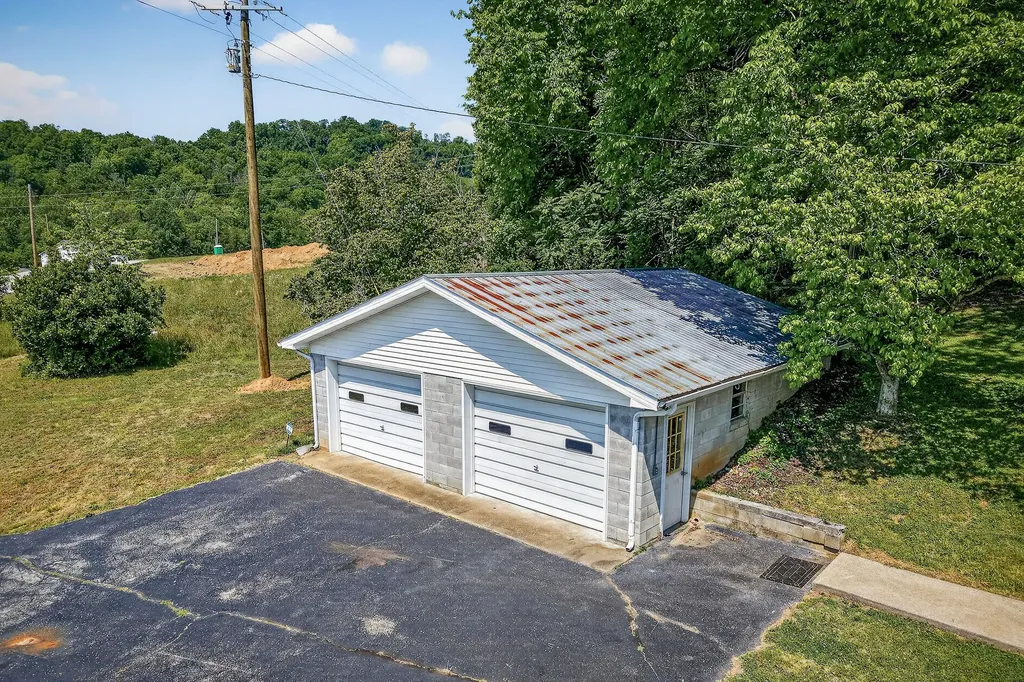 914 Wartrace Highway Pleasant Shade TN 37145