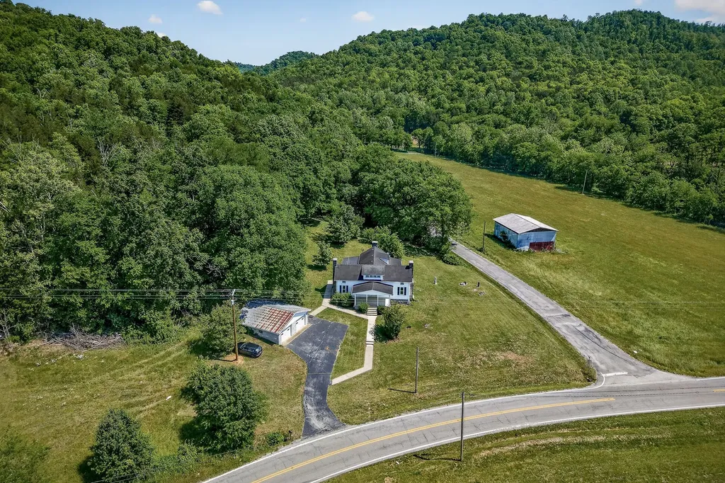 914 Wartrace Highway Pleasant Shade TN 37145