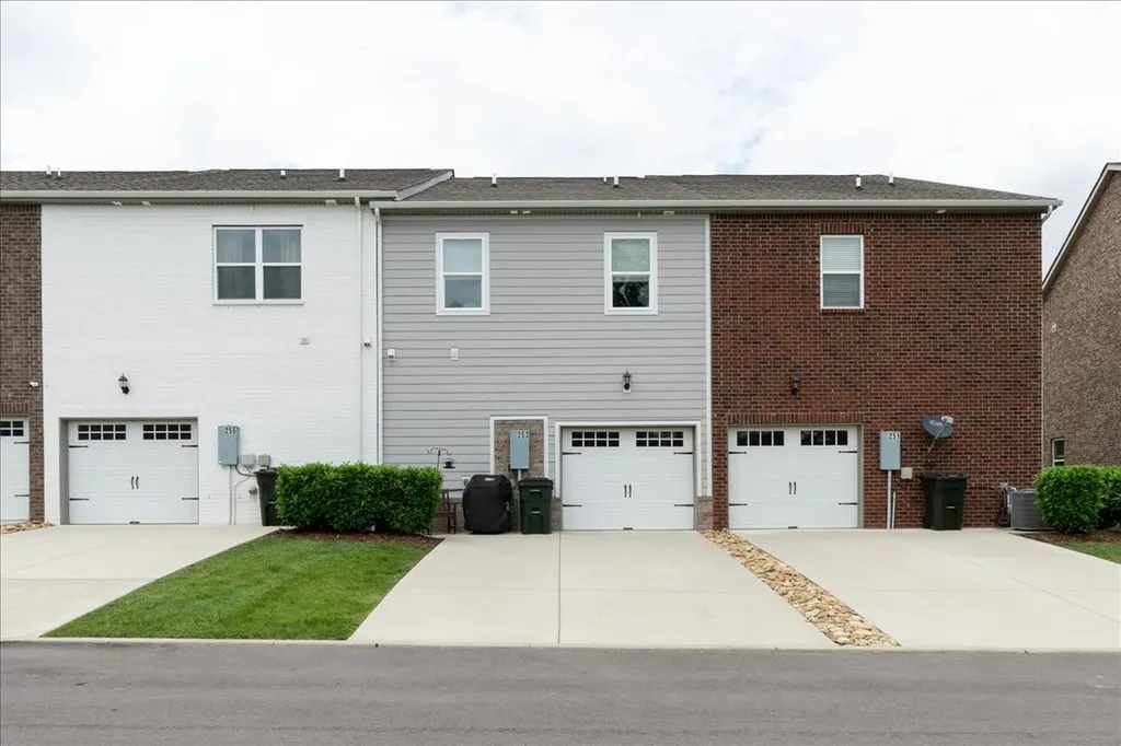 253 Grandstand Boulevard Gallatin TN 37066