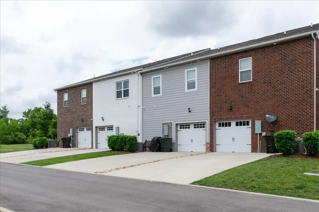253 Grandstand Boulevard Gallatin TN 37066
