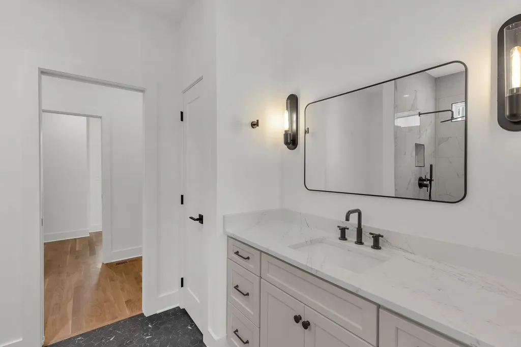 1714B River Drive Nashville TN 37218
