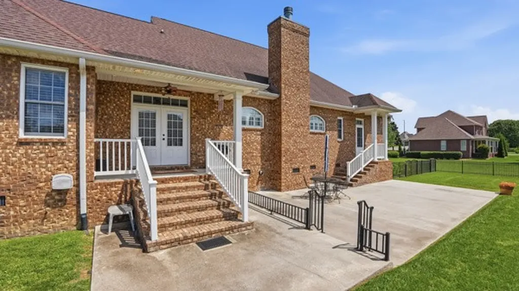 102 Highpoint Boulevard Tullahoma TN 37388