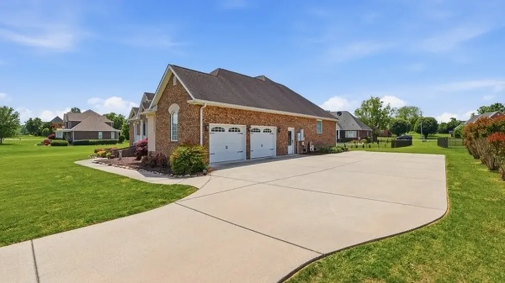 102 Highpoint Boulevard Tullahoma TN 37388