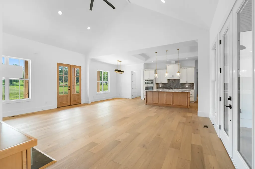 2622 Deer Creek Lane White House TN 37188