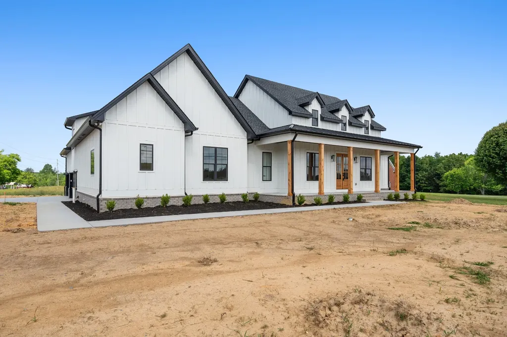 2622 Deer Creek Lane White House TN 37188