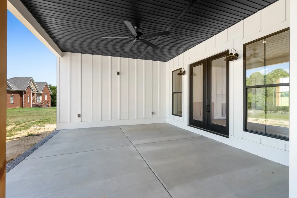 2622 Deer Creek Lane White House TN 37188