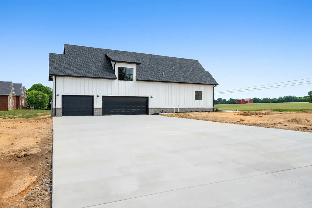 2622 Deer Creek Lane White House TN 37188
