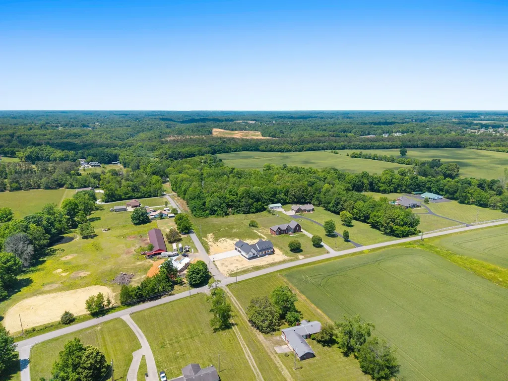 2622 Deer Creek Lane White House TN 37188