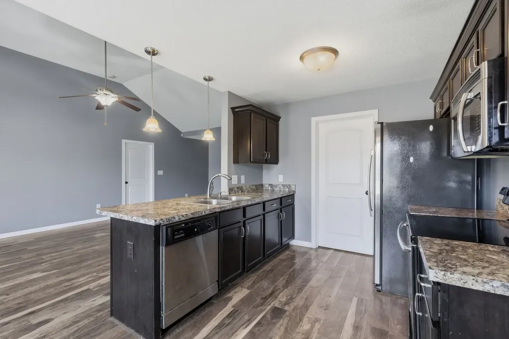 520 Falkland Circle Clarksville TN 37042