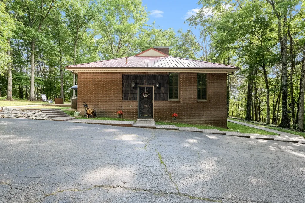 2501 Huntsville Highway Fayetteville TN 37334