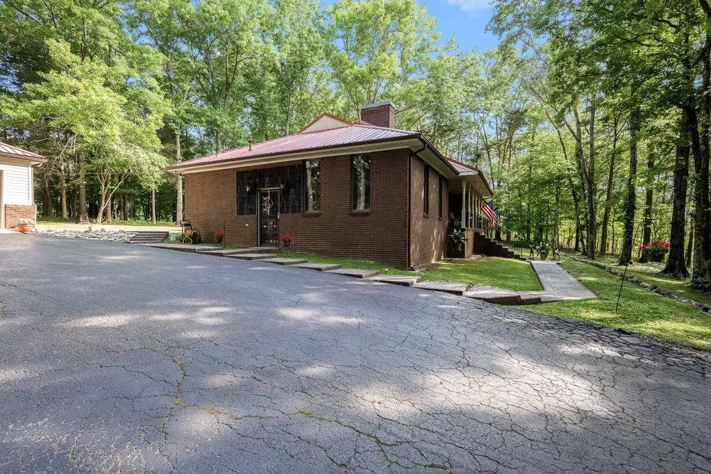 2501 Huntsville Highway Fayetteville TN 37334