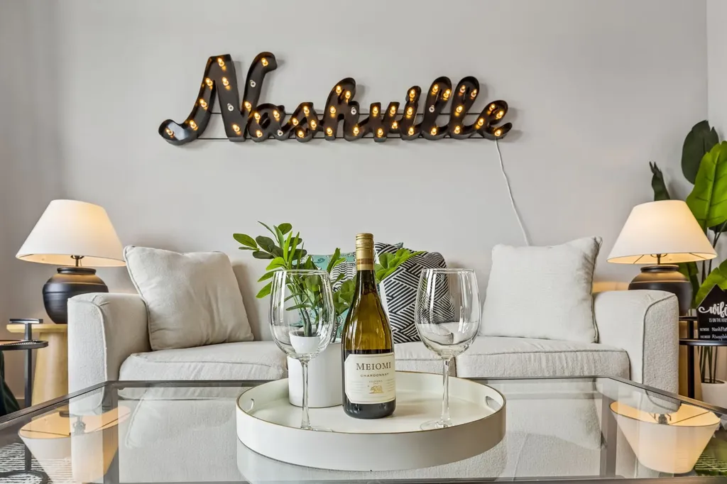 303 31st Ave, N Nashville TN 37203