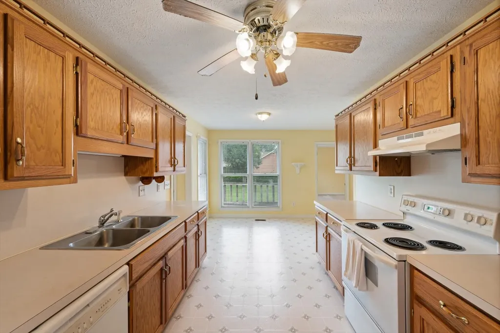 1725 Hollow Oak Drive Lebanon TN 37087