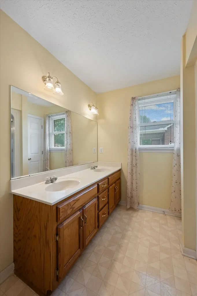 1725 Hollow Oak Drive Lebanon TN 37087