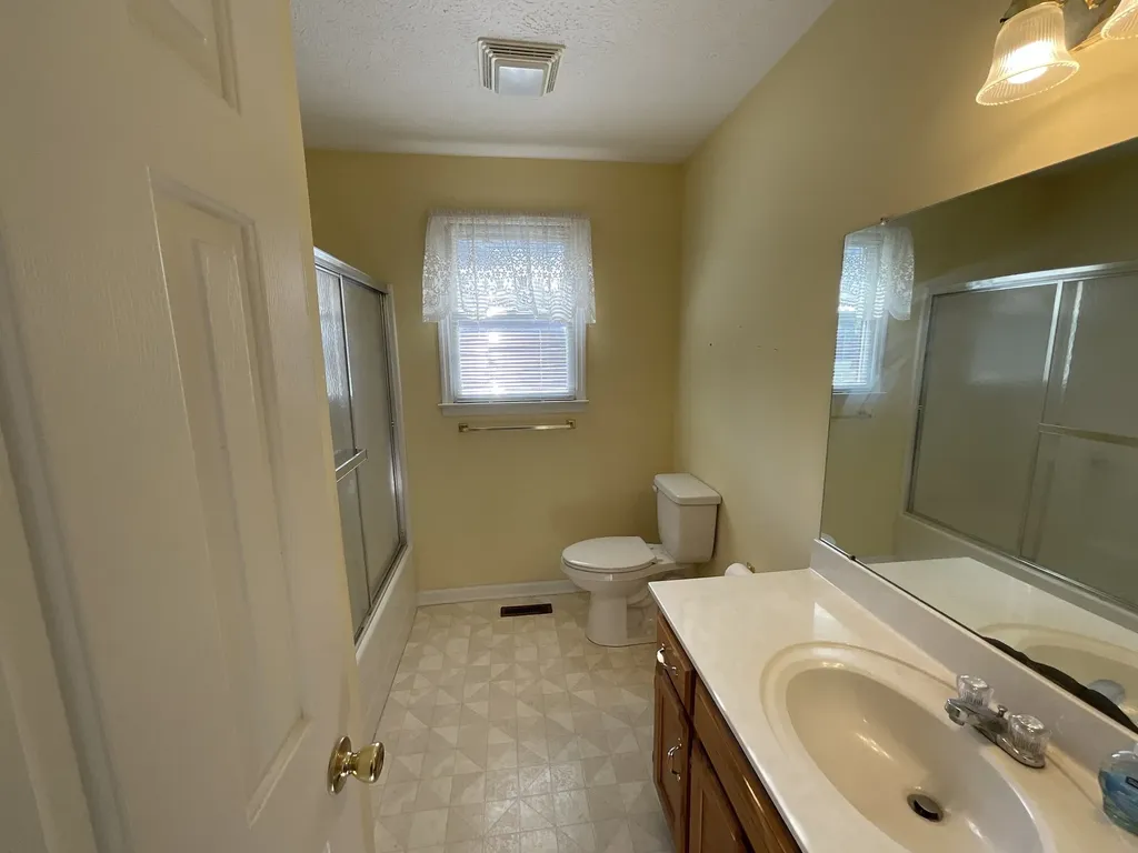 1725 Hollow Oak Drive Lebanon TN 37087