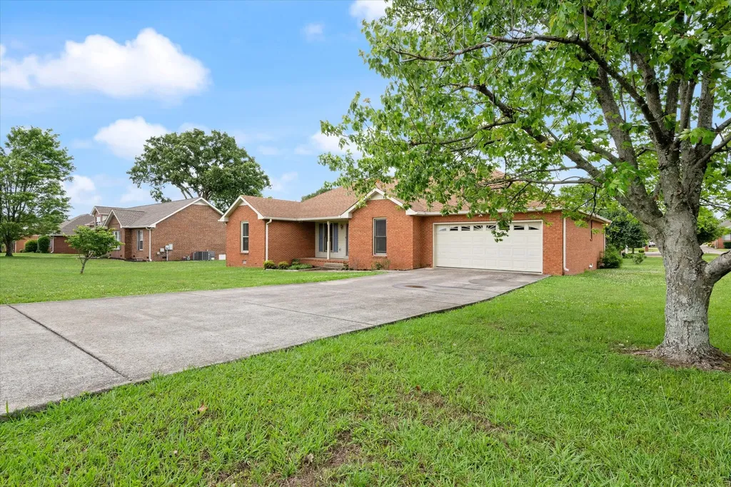 1725 Hollow Oak Drive Lebanon TN 37087
