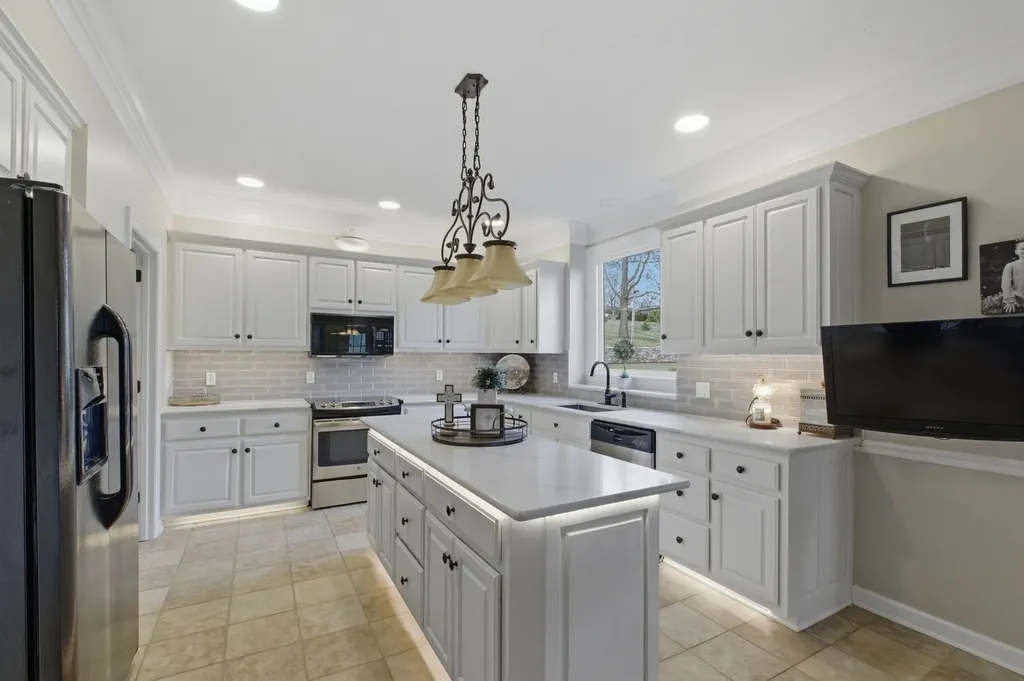 2023 Dorchester Drive Lebanon TN 37090