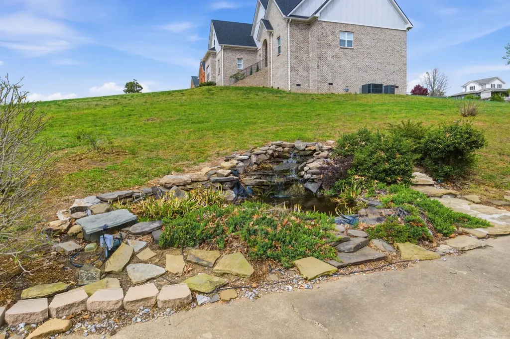 2023 Dorchester Drive Lebanon TN 37090