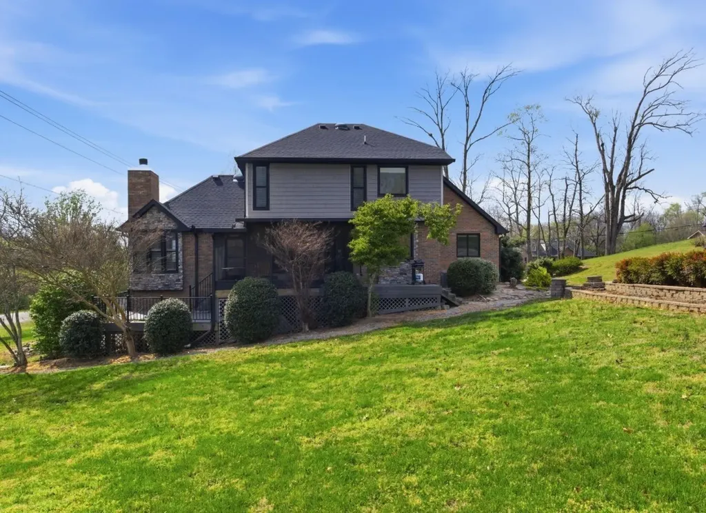 2023 Dorchester Drive Lebanon TN 37090