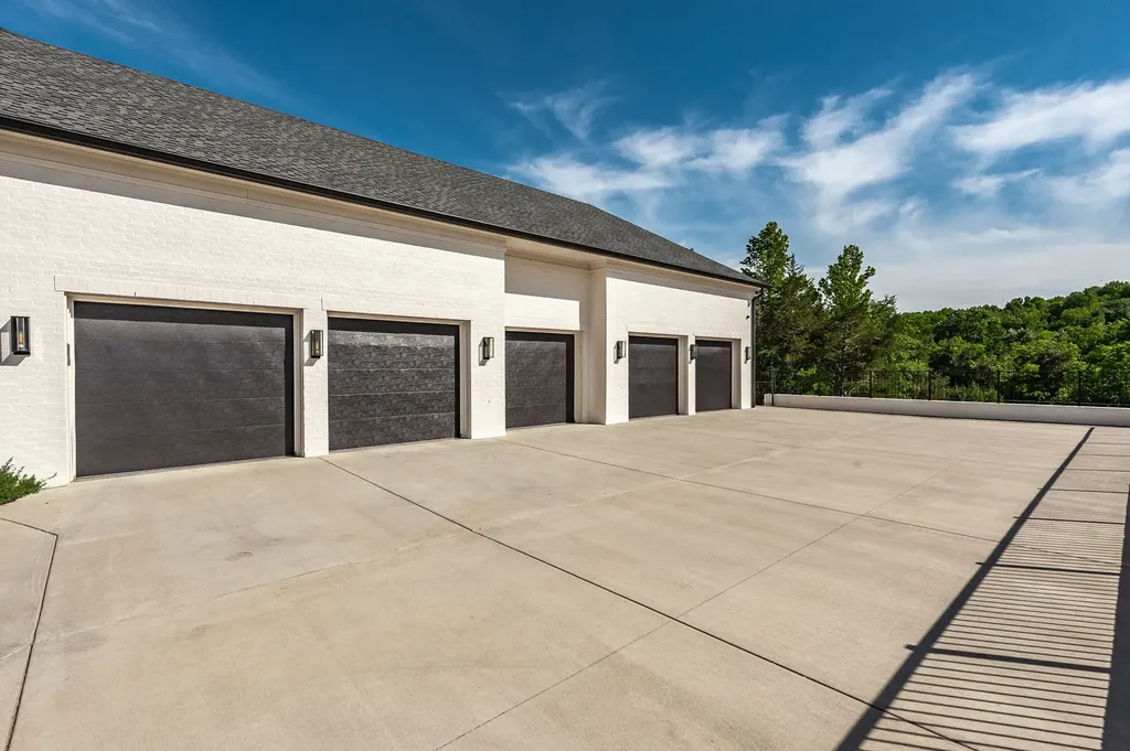 8114 Heirloom Boulevard College Grove TN 37046
