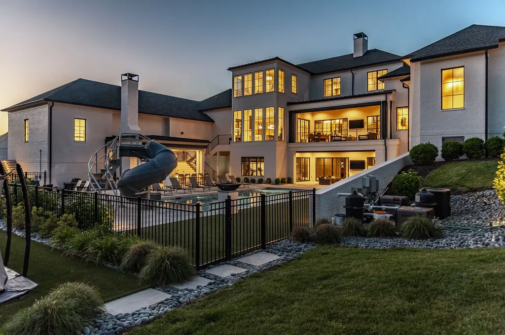 8114 Heirloom Boulevard College Grove TN 37046