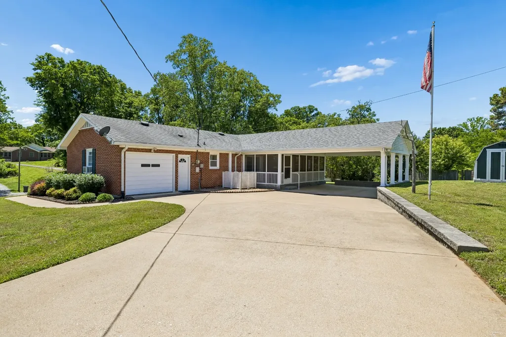 300 Woods Drive Columbia TN 38401