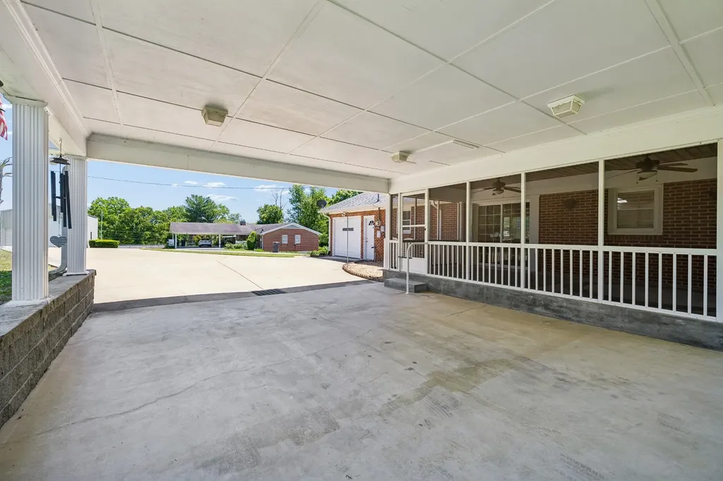 300 Woods Drive Columbia TN 38401